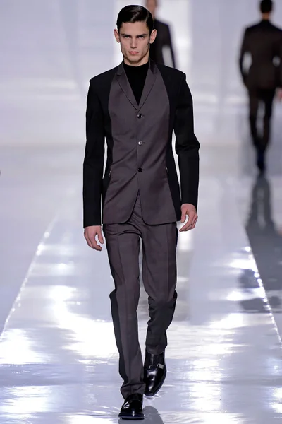 Look 17